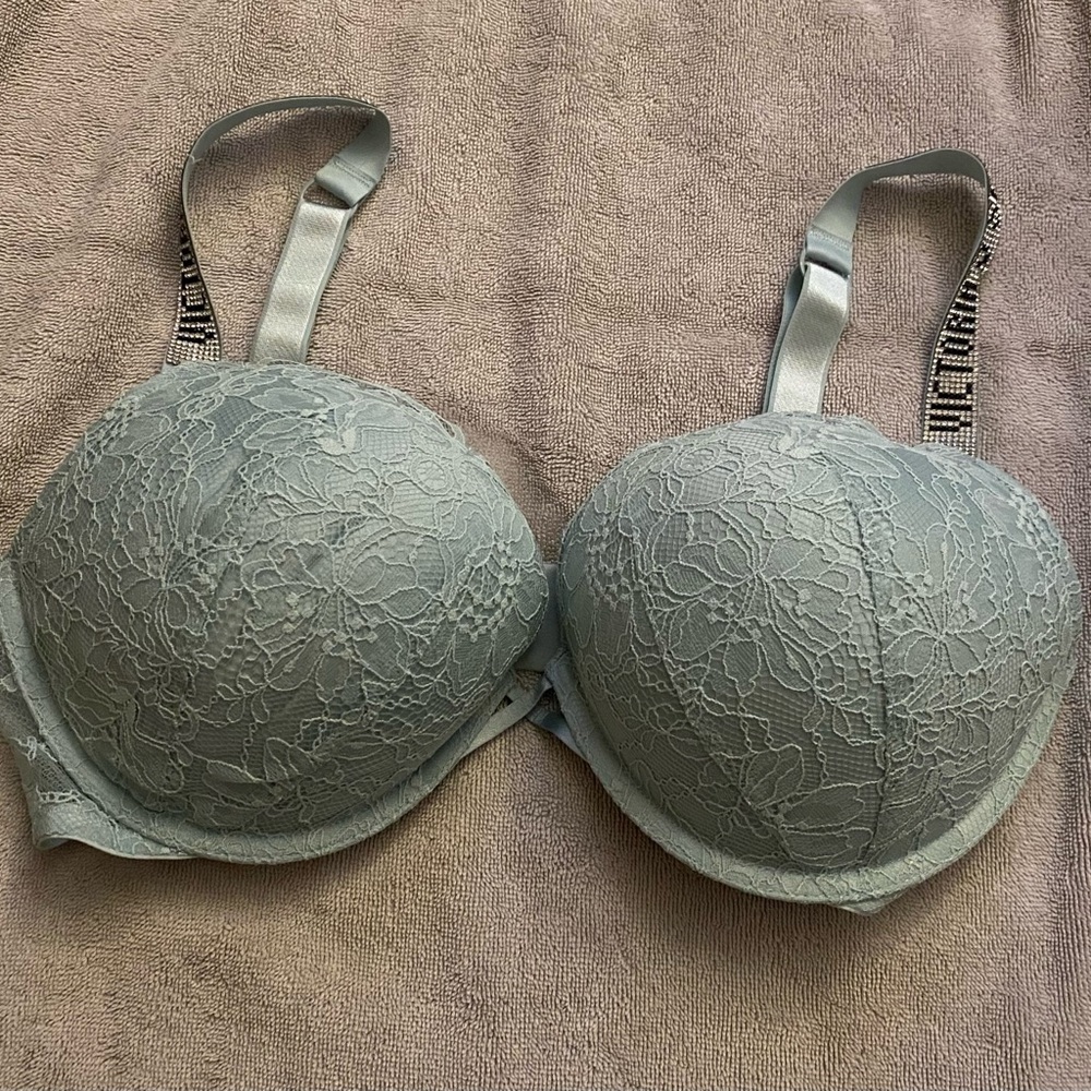 Victoria’s Secret teal bra w/silver studded straps